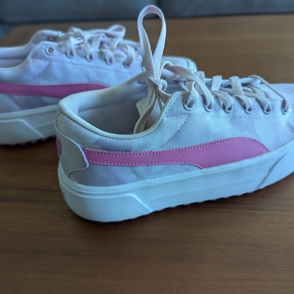 Puma Women's Sneakers in Pink and White - Picture 1 of 5